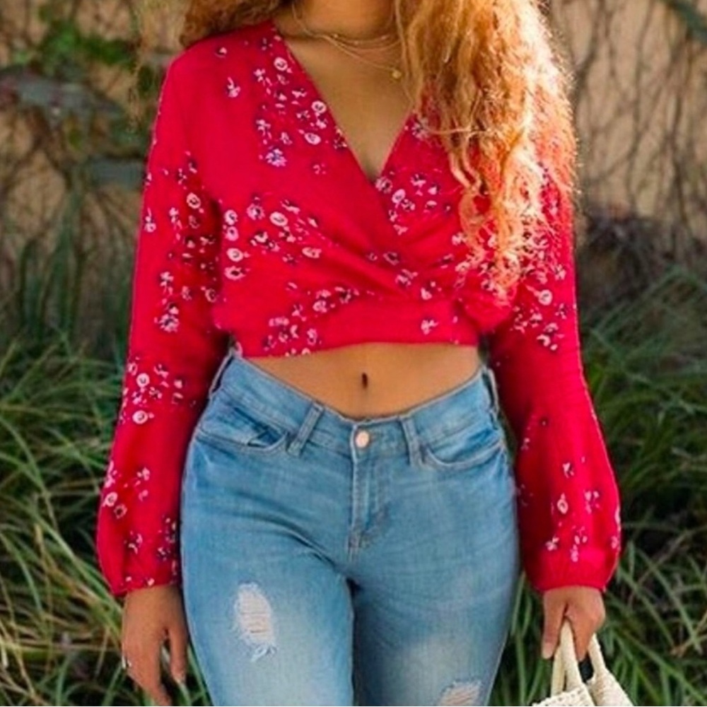 WILD FABLE - Red Floral Cropped Blouse